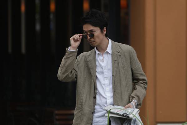 長谷川博己、渋カッコイイ新場面写真入手！黒沢清監督も唸る演技とは『散歩する侵略者』