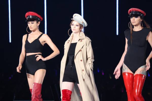 【第25回東京ガールズコレクションA/W】香里奈＆土屋アンナ＆山田優、レジェンドモデル集結で堂々たる開幕！
