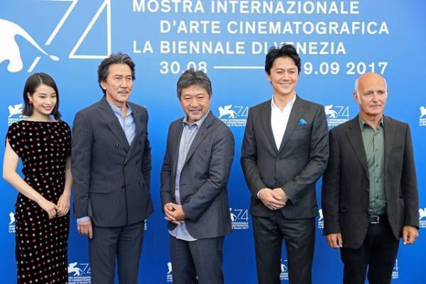 福山雅治、ヴェネチアで是枝監督の安堵伝わり「嬉しい」