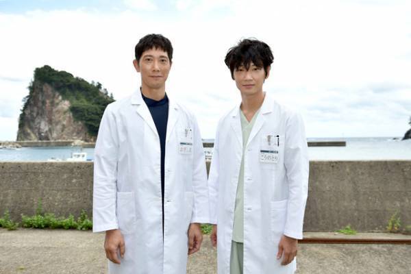 綾野剛、“恩師役”佐々木蔵之介と「コウノドリ」クランクイン！初共演は「ドラマチック」