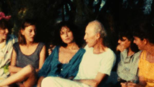 巨匠ロメールの撮影現場で愛を育む…レイモン・ドゥパルドンの『旅する写真家』本編映像