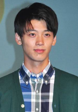 竹内涼真、理想の結婚相手は？ 恋愛も家族に「全部話します」