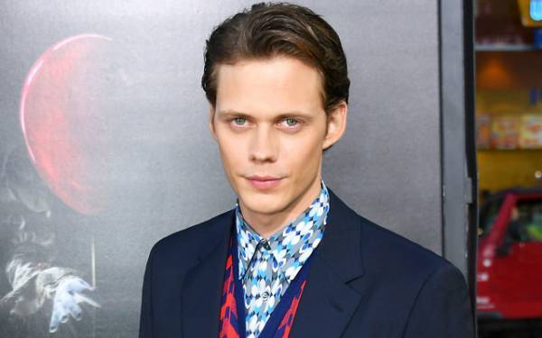 ビル・スカルスガルド、『IT』のピエロと『ダークナイト』のジョーカーを比較