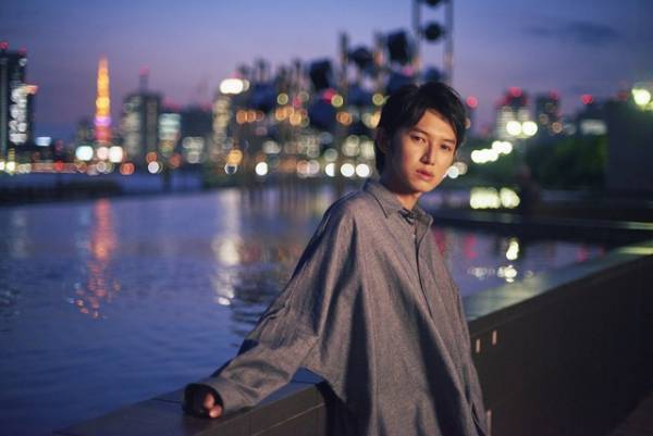 本郷奏多「年相応に成長している僕の姿を見て」 2018年カレンダー発売