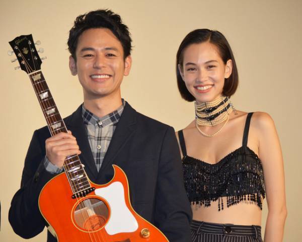 水原希子、大胆“私服”ファッションで魅了！「普通の服、持っていない」