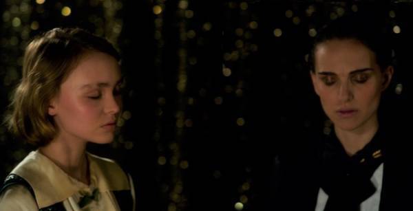 ナタリー＆リリー＝ローズのスピリチュアル姉妹にはモデルがいた！『プラネタリウム』