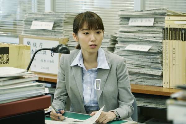 飯豊まりえ、“新人刑事”に初挑戦！ 「ブルゾンちえみのような大人の女性スタイルに」!?