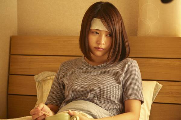 有村架純、松本潤に看病されるも“すね顔”『ナラタージュ』