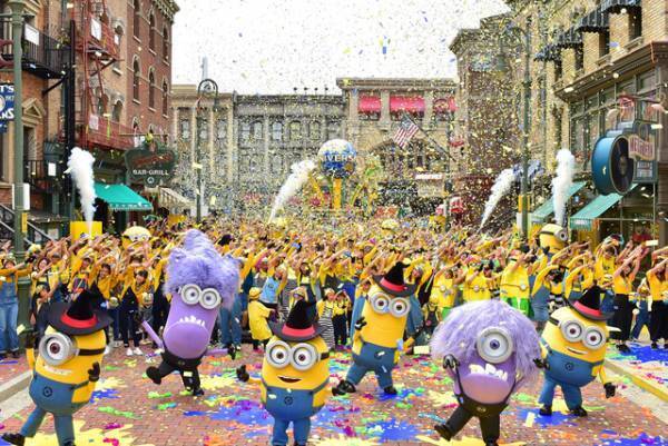 【USJ】ハロウィン本番10月直前！ミニオン仮装ゲスト700名で「ミニオン仮装モブ」開催