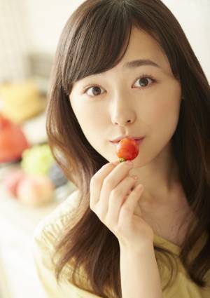 福原遥、“絶品笑顔”で20歳を彩る！2018年カレンダー発売