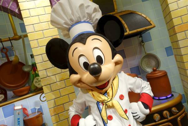 【海外ディズニー】特別ゲストのシェフ・ミッキーが大晦日まで期間延長か「グーフィーズ・キッチン」