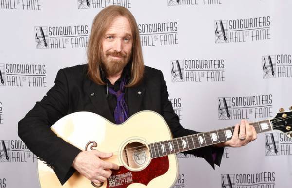 トム・ペティ、心停止で救急搬送…生死をめぐり情報が錯綜