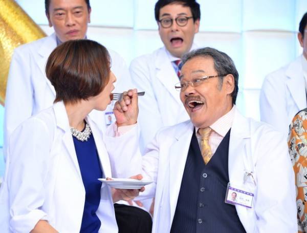 米倉涼子、西田敏行からステーキ“あ～ん”のプレゼント！「ドクターX」