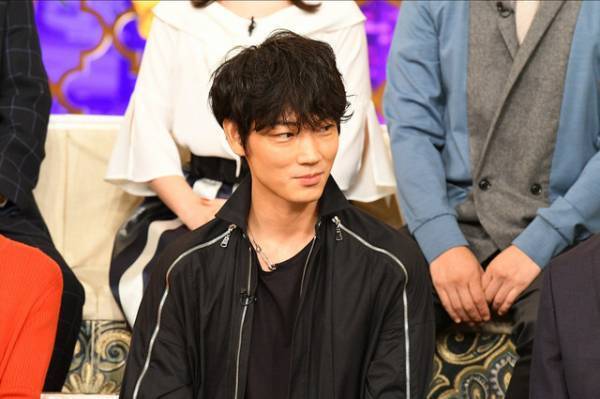 綾野剛、憧れの人を前にまさかの涙!?「櫻井・有吉THE夜会」