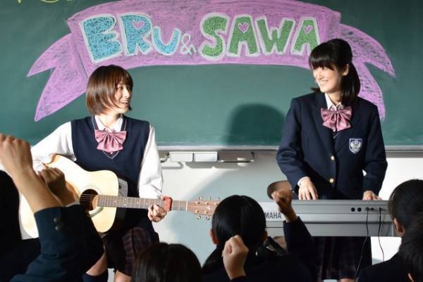 大後寿々花＆高月彩良、制服姿披露！ディーン・フジオカに依頼「今からあなたを脅迫します」