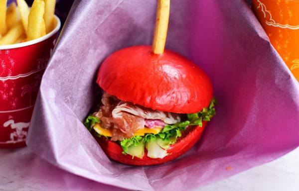 【ディズニー】魔法のりんごがバーガーに！シーのハロウィン限定メニュー