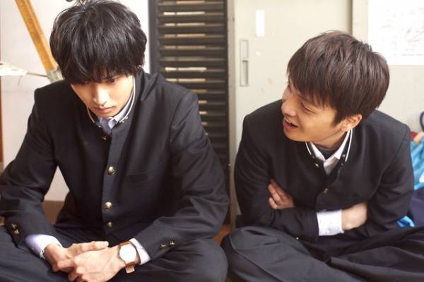 山崎賢人＆岡山天音、“仲良しすぎ”場面写真入手！映画『氷菓』