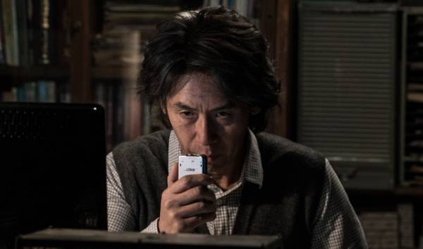 ソル・ギョングvsキム・ナムギル、妄想と現実の狭間で混乱…『殺人者の記憶法』予告