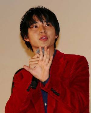 山崎賢人サプライズ出演！香取慎吾とゴジラをバックにインスタ！「72時間ホンネテレビ」