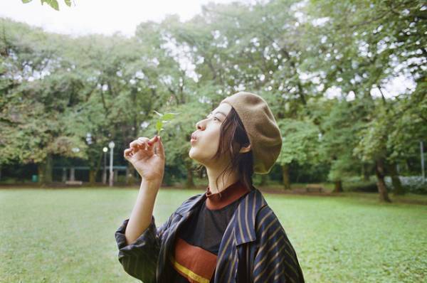 瀧本美織、2018年カレンダーは“休日のお出かけ”がテーマ！メイキング映像公開