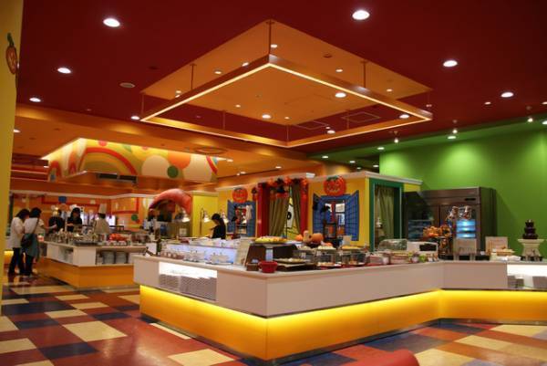 【USJ】60品以上のディナーメニューで秋の味覚を食べ納め！「カジュアルレストラン イーポック」