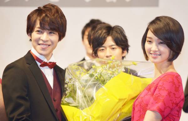 オスカー若手俳優集団「青山表参道X」お披露目で「僕ら、失敗しないので」！剛力彩芽らもエール