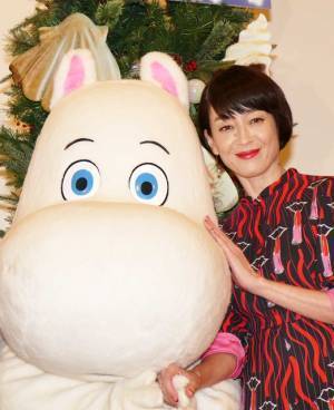 宮沢りえ、ムーミンに平謝り…うっかり“ひじ鉄”をお見舞い