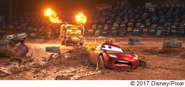 『カーズ／クロスロード』最強の“ブッ飛び”ライバル登場シーン＆メイキング到着