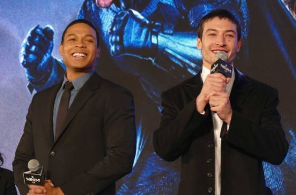 エズラ・ミラー＆レイ・フィッシャー来日！ファン1,200人の熱烈歓迎に感謝