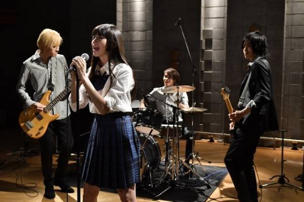 “関西弁ドラマー”磯村勇斗＆“金髪オネエ”杉野遥亮に注目！『覆面系ノイズ』