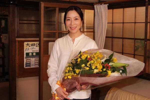 真矢ミキ、情報番組とドラマの二刀流は「とても大変」主演ドラマクランクアップ