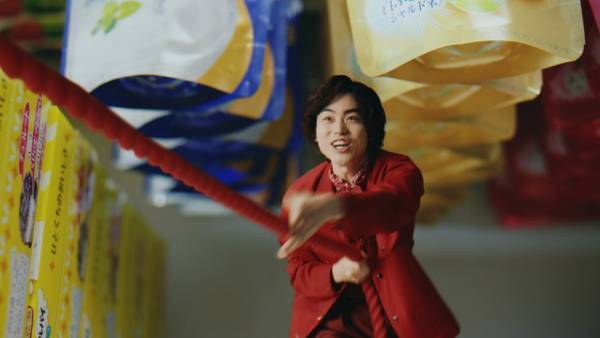 菅田将暉、熱い＆腹黒＆ミステリアス…一人三役に挑戦！ 「ダース」新CM