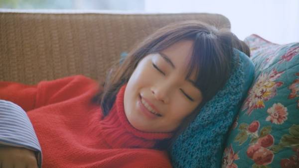 広瀬すず、キュートなワンちゃんに「メロメロ」“戌年”を前にWEB動画到着