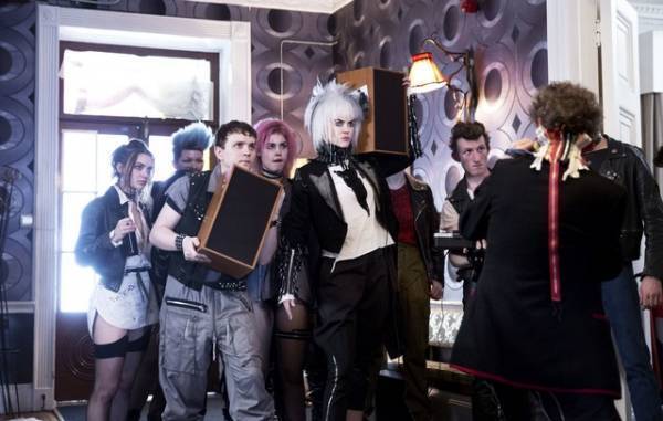 ニコール・キッドマンが衝撃的！パンクのゴッドマザー映像＆インタビュー