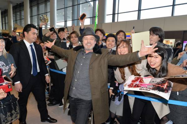 SW“ルーク役”マーク・ハミル来日！ 神対応にファン大興奮