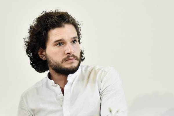 “ワーストドレッサー・ランキング”発表！「GoT」俳優キット・ハリントンが1位に