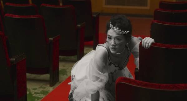 綾瀬はるか、“モノクロ姫”の場面写真公開！ 『今夜、ロマンス劇場で』