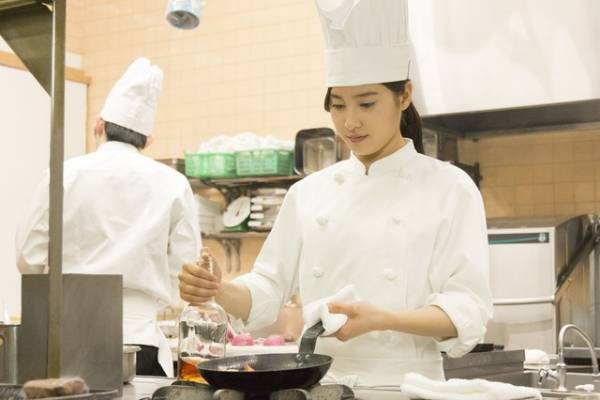 土屋太鳳が想いを馳せる人とは…？『８年越しの花嫁』場面写真独占入手