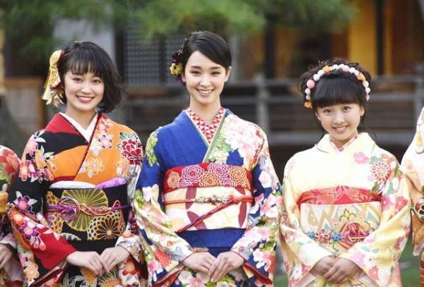 剛力彩芽、「気づいたら一番年上…」オスカー美女10名が晴れ着姿で豪華共演