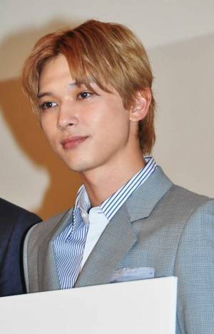 吉沢亮、大ファンの作家・中村文則から「すごい顔面」と絶賛される！