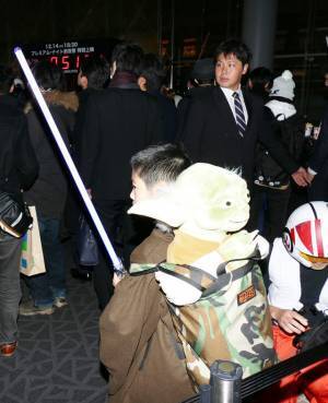 もう待てない！『スター・ウォーズ／最後のジェダイ』前夜祭開催、六本木にはファン900人集結