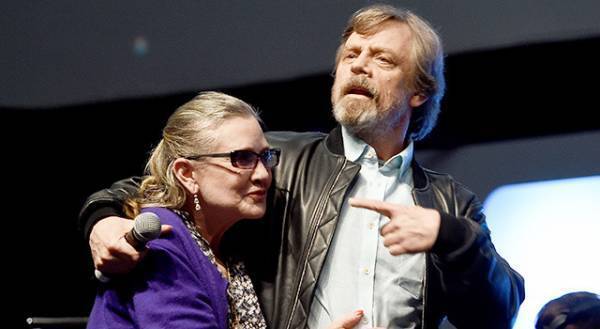 マーク・ハミル、故キャリー・フィッシャーと「男女の関係になる寸前で大笑い」