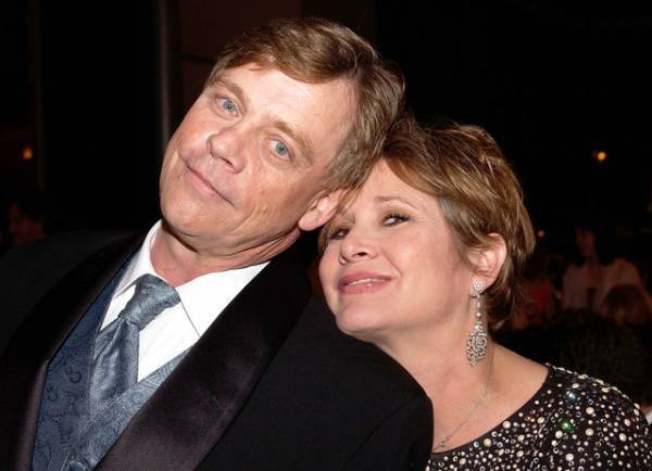 マーク・ハミル、故キャリー・フィッシャーと「男女の関係になる寸前で大笑い」