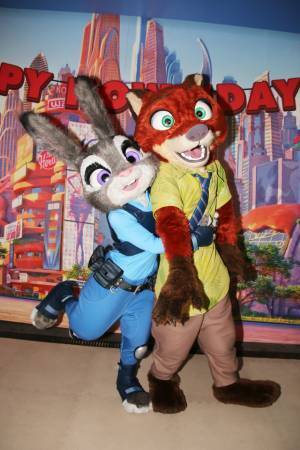 【海外ディズニー】一番人気は誰!?「ミッキーのベリー・メリー・クリスマス・パーティー」のキャラグリが話題！