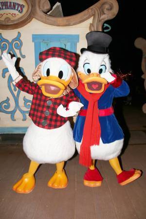 【海外ディズニー】一番人気は誰!?「ミッキーのベリー・メリー・クリスマス・パーティー」のキャラグリが話題！