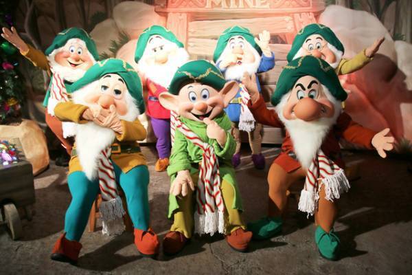 【海外ディズニー】一番人気は誰!?「ミッキーのベリー・メリー・クリスマス・パーティー」のキャラグリが話題！