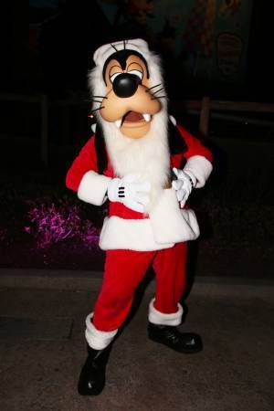 【海外ディズニー】一番人気は誰!?「ミッキーのベリー・メリー・クリスマス・パーティー」のキャラグリが話題！