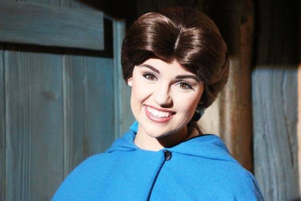 【海外ディズニー】ベルと素敵なXmas！「ミッキーのベリー・メリー・クリスマス・パーティー」に限定フードも