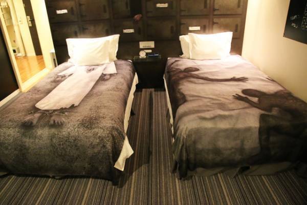 【USJ】ミニオンたちがクリスマス装飾をお手伝い！ホテルにも注目