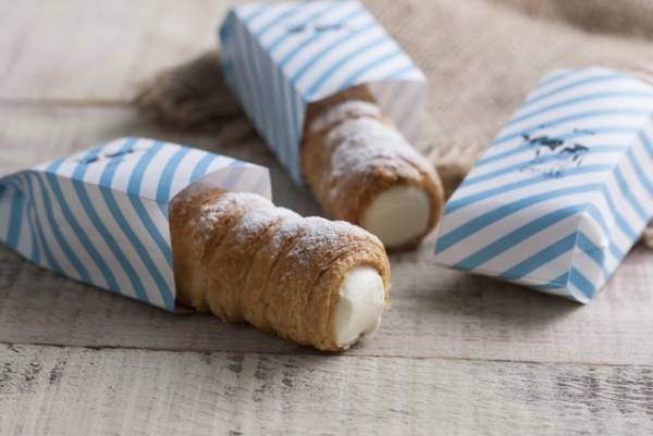 “生クリーム専門店”からスティック状のシュークリーム登場！